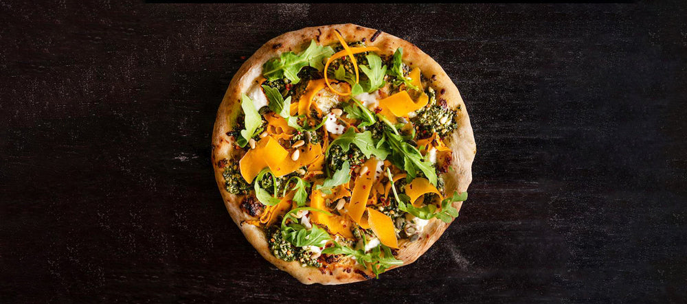 Pizza con zucca, burrata e pesto