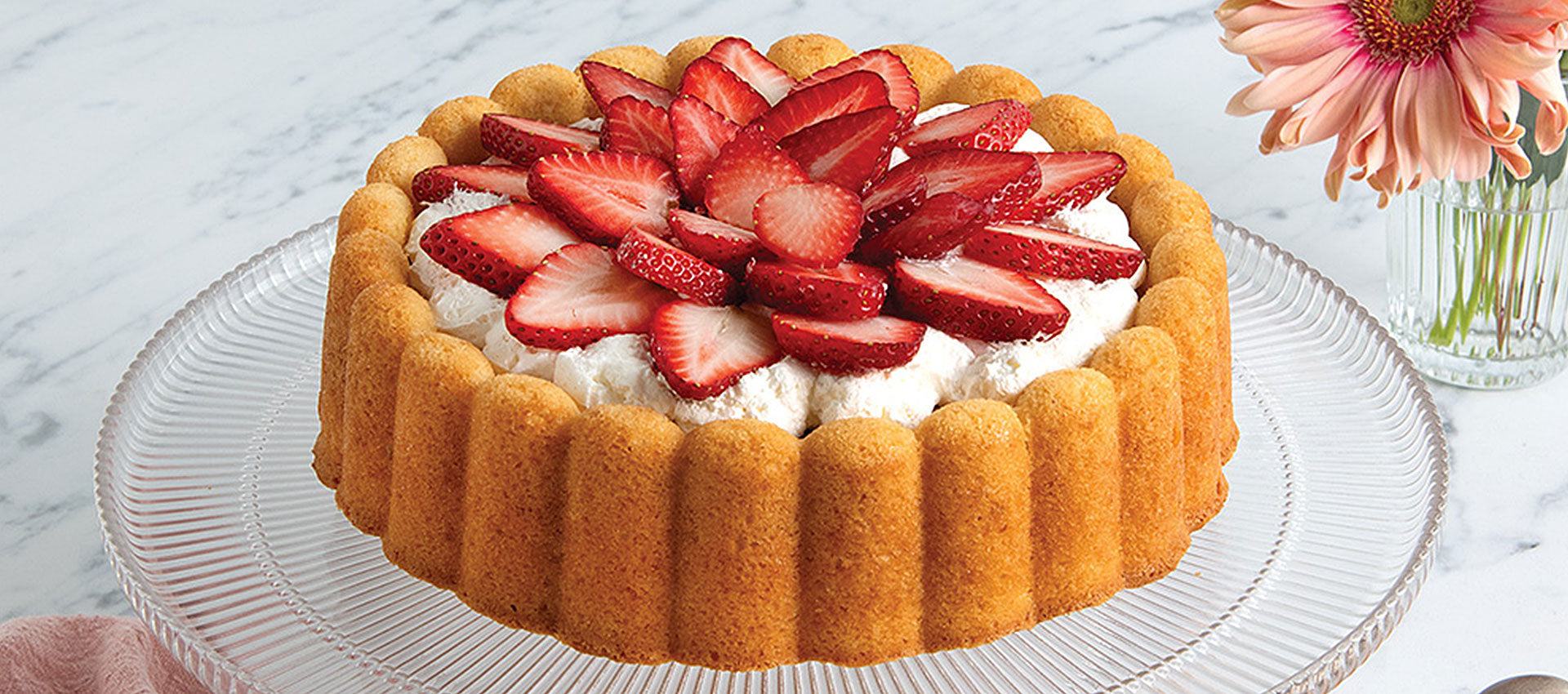 Zitronen-Ricotta-Kuchen mit Schlagsahne