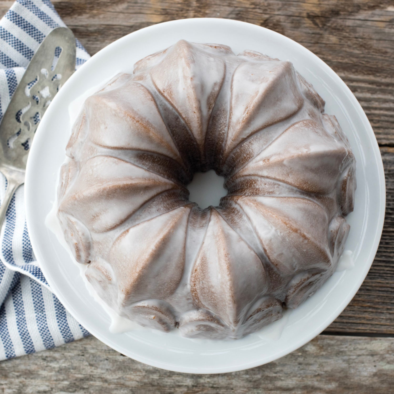 Fleur De Lis Bundt Pan nordic ware NW 53248 Kunzi Shop 5